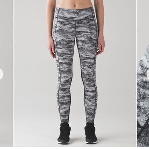 Lululemon Speed Tight V Power Luxtreme Hazy Days Black White size 10